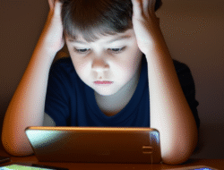 Bahaya Gadget bagi Kesehatan Mental Anak